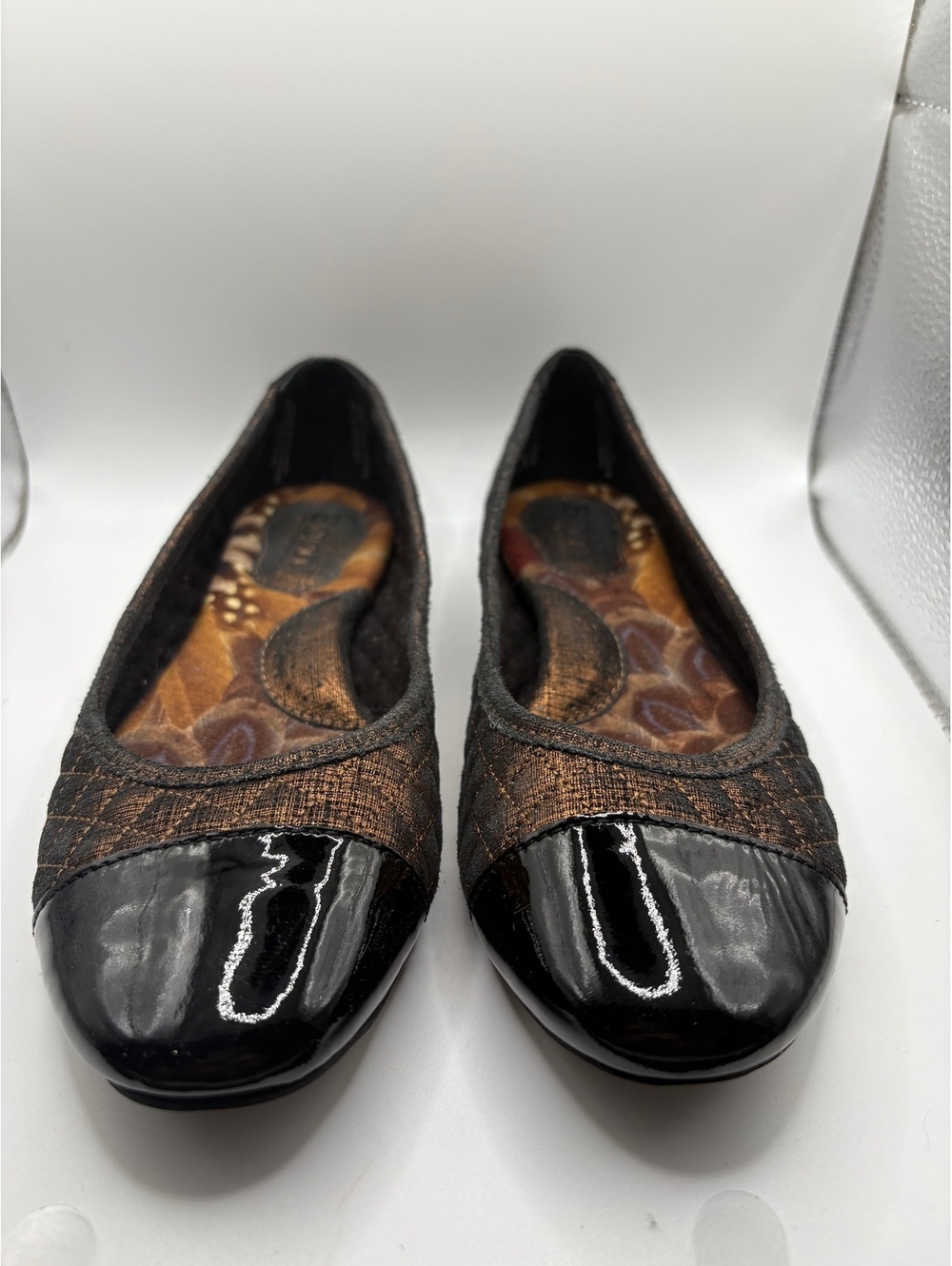 Børn Bronze Black Quilted Metallic Patent Cap Toe Ballet Flats Women's 6.5 / 37